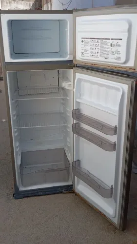 vende-se Geladeira Esmaltec