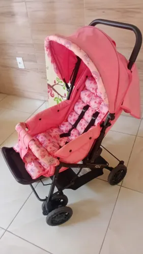 Carrinho de bebê menina