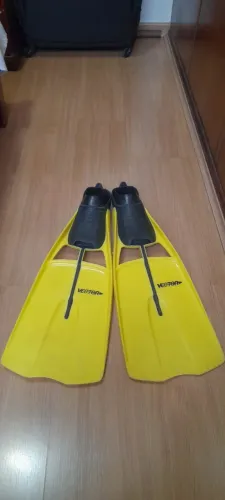 Pés de pato o nadadeiras da marca Cobra modelo Vector