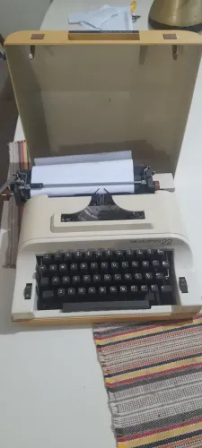 Máquina de escrever ( Retrô)