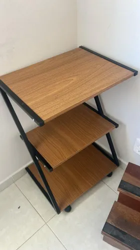 Mesa Auxiliar com Rodinhas para Consultório