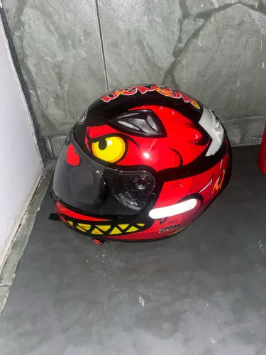 Vem nele capacete tá zero só com alguns detalhes 