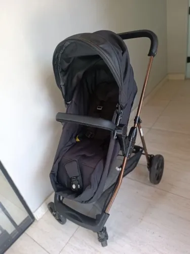 Carrinho de bebê ganzerano