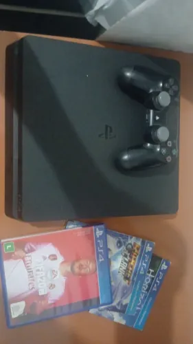 PS4 Slim 500GB + Controle Original + 3 Jogos (FIFA 20, Horizon e Ratchet & Clank)