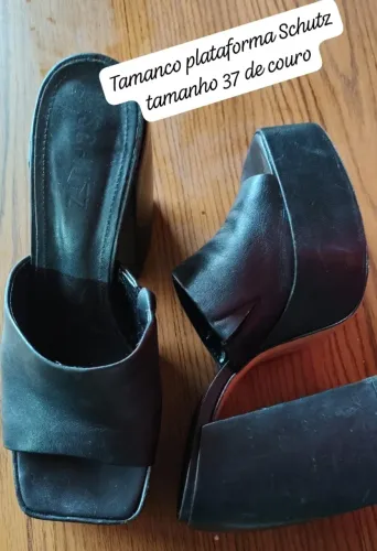 Sandália Feminina Tamanco Plataforma Couro Preto Schutz