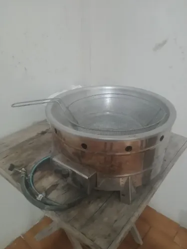 Fritadeira a gás usada 
