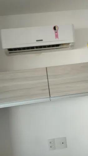 Ar condicionado bem conservado