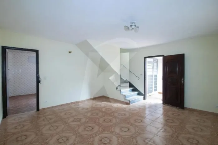 Casa independente 180 m² com 3 quartos no bairro da Vila Nivi.