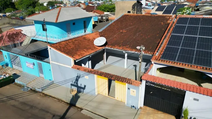 Casa para aluguel possui 213 metros quadrados com 3 quartos