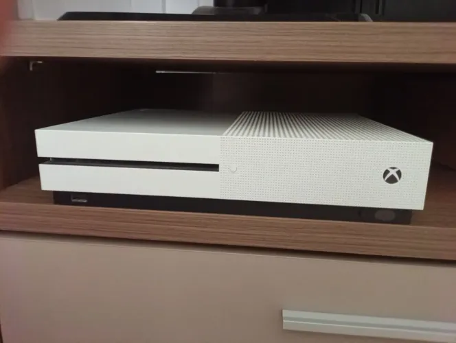 Xbox one S com dois controles