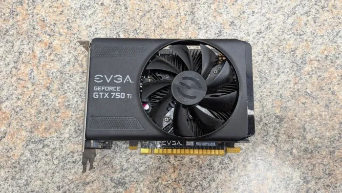 GTX 750 Ti 2 GB (perfeita)