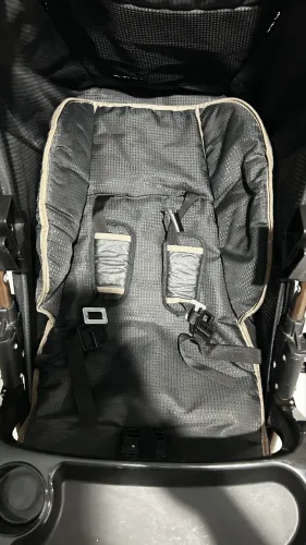 Carrinho de bebê + bebê conforto 