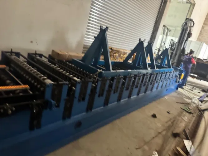 Máquina de telha metálica 
