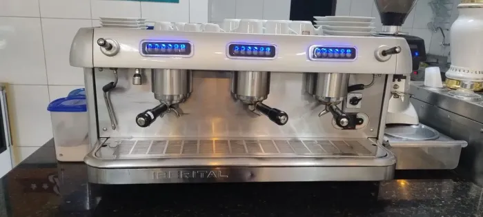 Cafeteira de 03 grupos