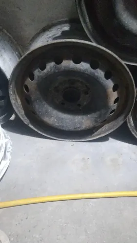 Uma Jante de ferro do Toro Aro 16