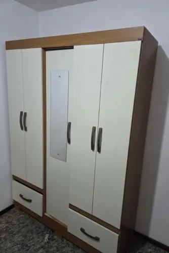Guarda-Roupa 4 Portas com Espelho e 2 Gavetas