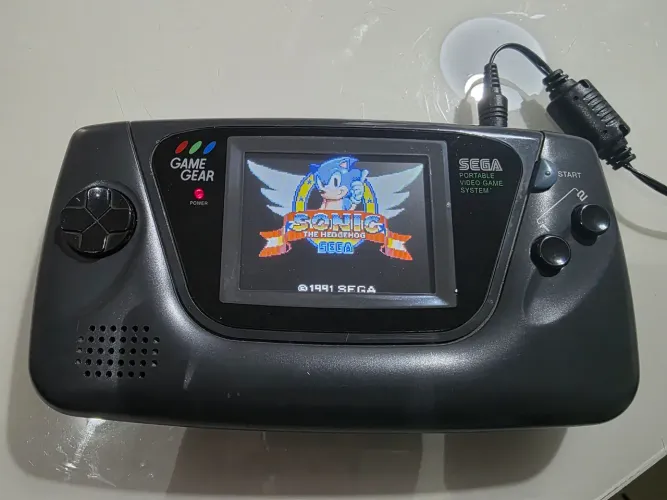 Game gear Sega com tela IPS e everdrive.