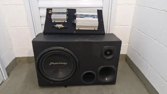 OCaixa subwoofer e módulos