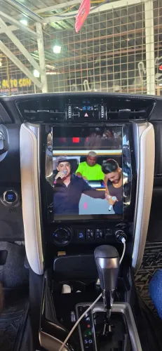 Multimídia tesla Toyota Sw4 12.1 carplay sem fio 