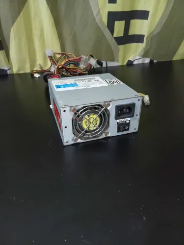Fonte Seasonic 300W 80 plus prata