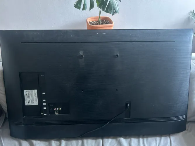 Smart TV Samsung 50" Crystal 4K UN50TU8000 ? Para Conserto ou Peças (Tela Preta)