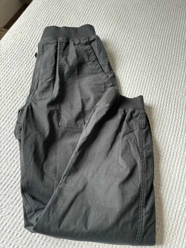 Calça de elástico na cintura da Uniqlo tamanho P