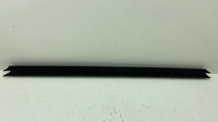 Canaleta Do Vidro Interna Traseira Esquerda Bmw 320 2016 Preto
