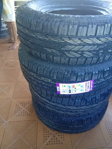 Pneus 265 - 70 - 16 novos 