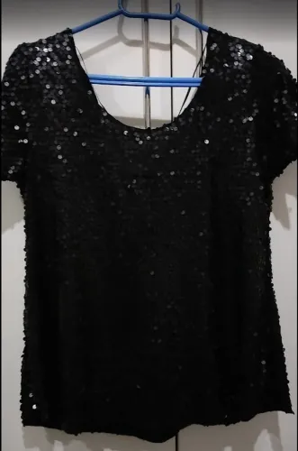 Linda blusa de paetês, ideal para uma festa ou um look noite! Tamanho P (veste M) nova