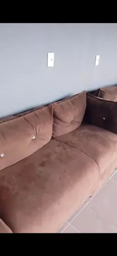 Sofá novo sem marcas de uso.