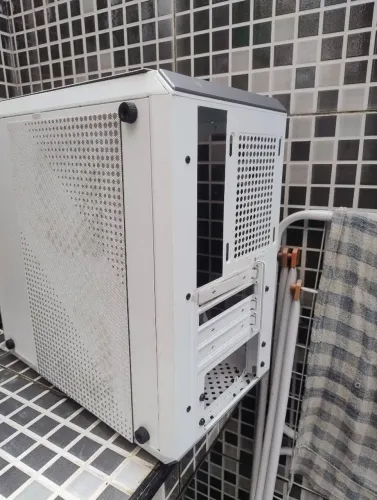 Gabinete para computador, em bom estado.