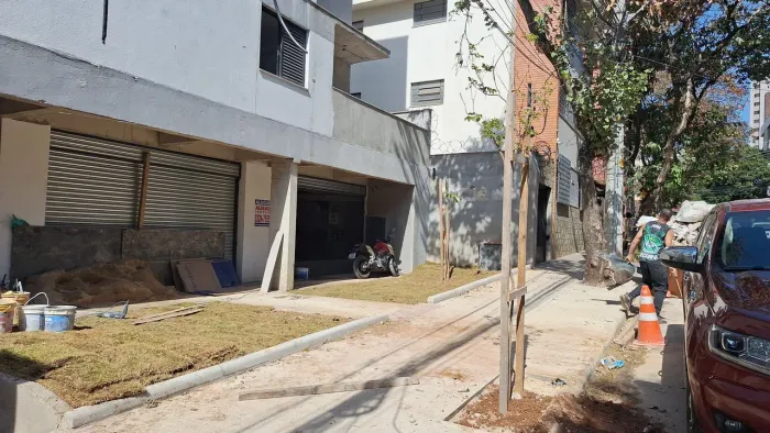 Alugo loja 200 m2 no sion