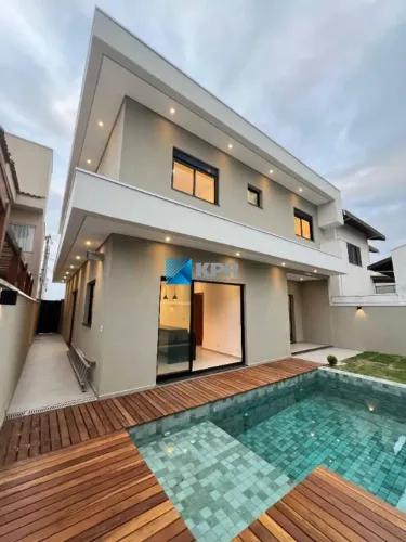 Casa à venda,belíssima, 250 m² de terreno e 250 m² de área construída, com 4 suítes, pisci