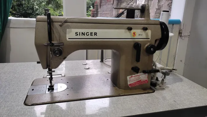 Máquina Singer costura reta