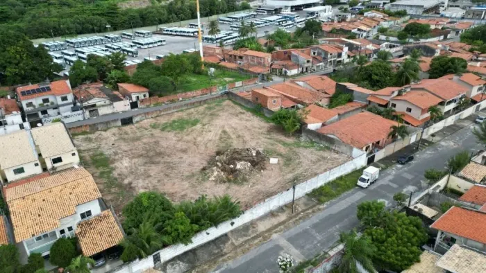 Terreno para alugar, 2496 m² por R$ 6.250,95/mês - Cidade dos Funcionários - Fortaleza/CE