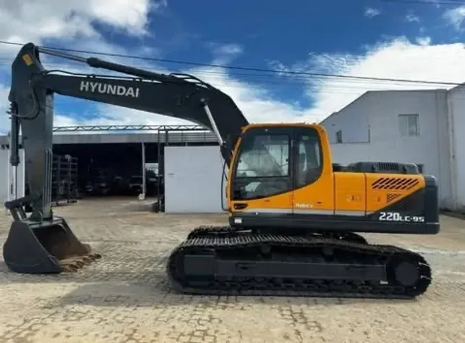 Escavadeira Hyundai 220 LC-9S - Ano 2021