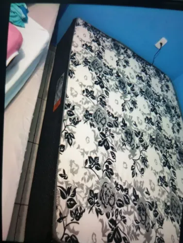 Cama de casal + colchão de brinde ?