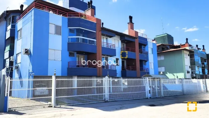 Apartamento de 2 dormitórios recém reformado a venda na Barra da Lagoa em Florianópolis