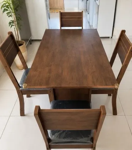 CONJUNTO DE MESA 4 CADEIRAS NOCE/PRETO MDFCONJUNTO DE MESA 4 CADEIRAS NOCE/PRETO MDF