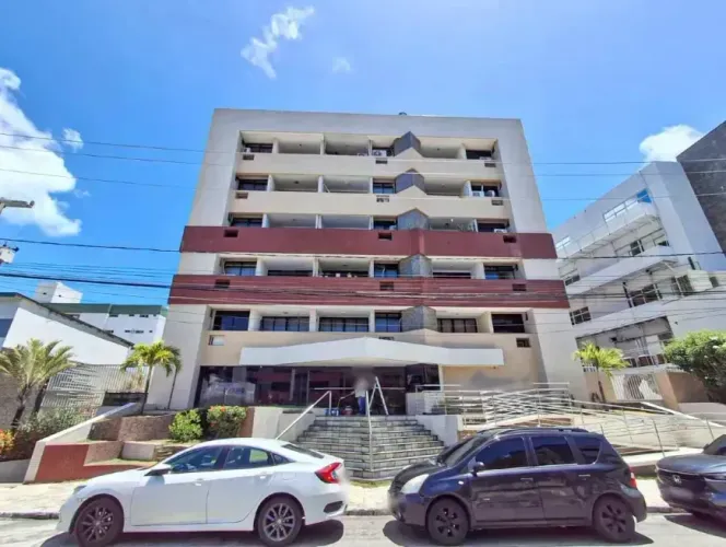 Manaíra - Vendo Apto. de 1 Quarto na Quadra do Mar , com 58 Metros - Elevadores - Portaria