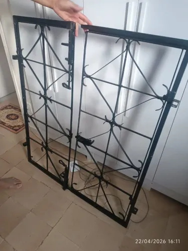 Grade de janela de abrir por fora.. 1m por 1.16
