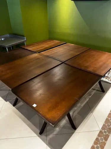 Mesas de madeira para restaurantes ou bar