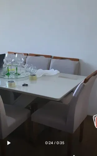 Mesa de Jantar Off White com Tampo de Vidro + 6 Cadeiras em Linho - Estado de Nova!