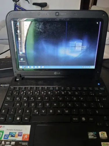 Netbook LG 10.1 polegadas ( funciona porém tem defeitos)