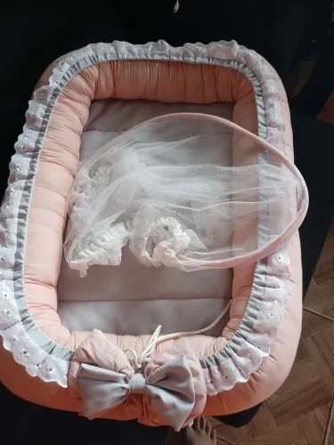 Vendo ninho de bebê, com véu removível 