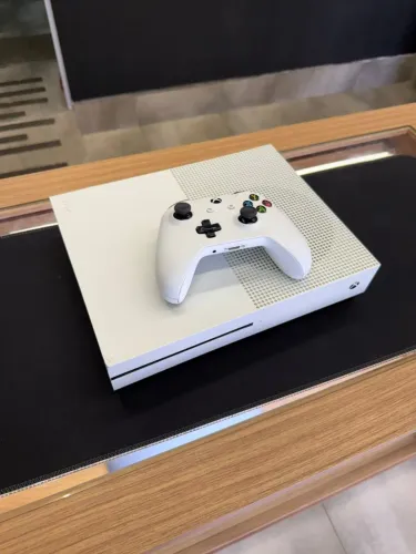Xbox one S 1tb 1 controle (Anápolis)