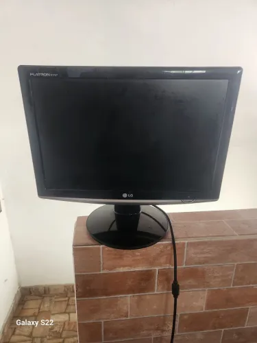 Duas cpu e um monitor 14