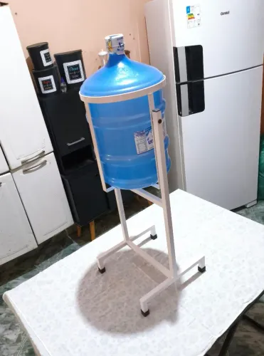 Suporte para galão de água