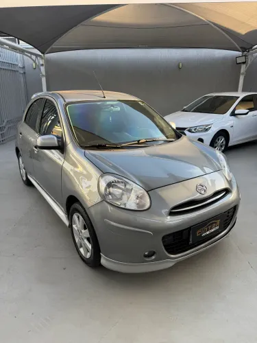 Nissan March SR 1.6 16V Flex Fuel 5P 2013