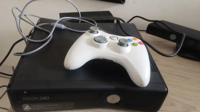 xbox 360 RGH . sistema Aurora 224 jogos 2 controles e 1 Kinect 